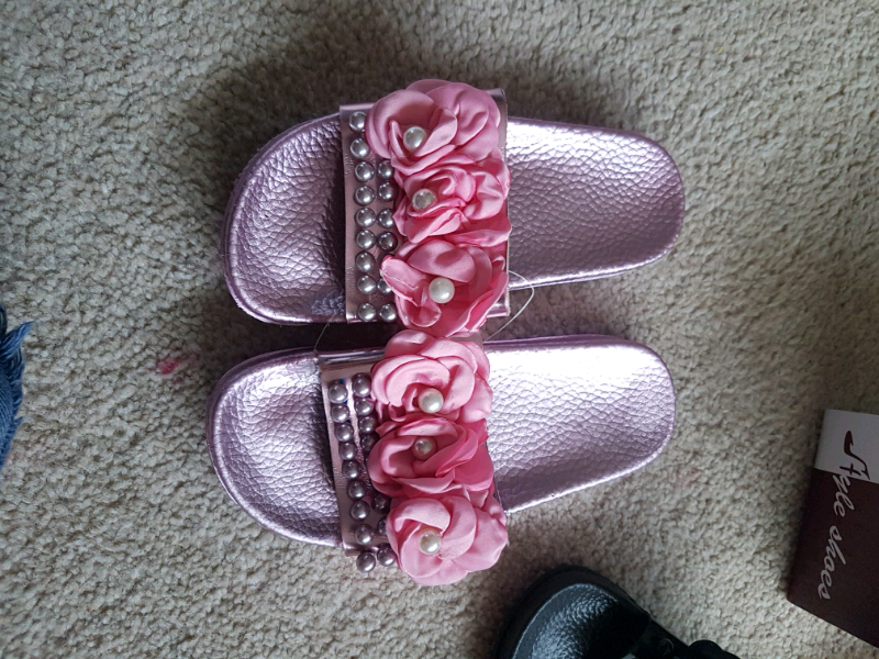 girls sliders size 13